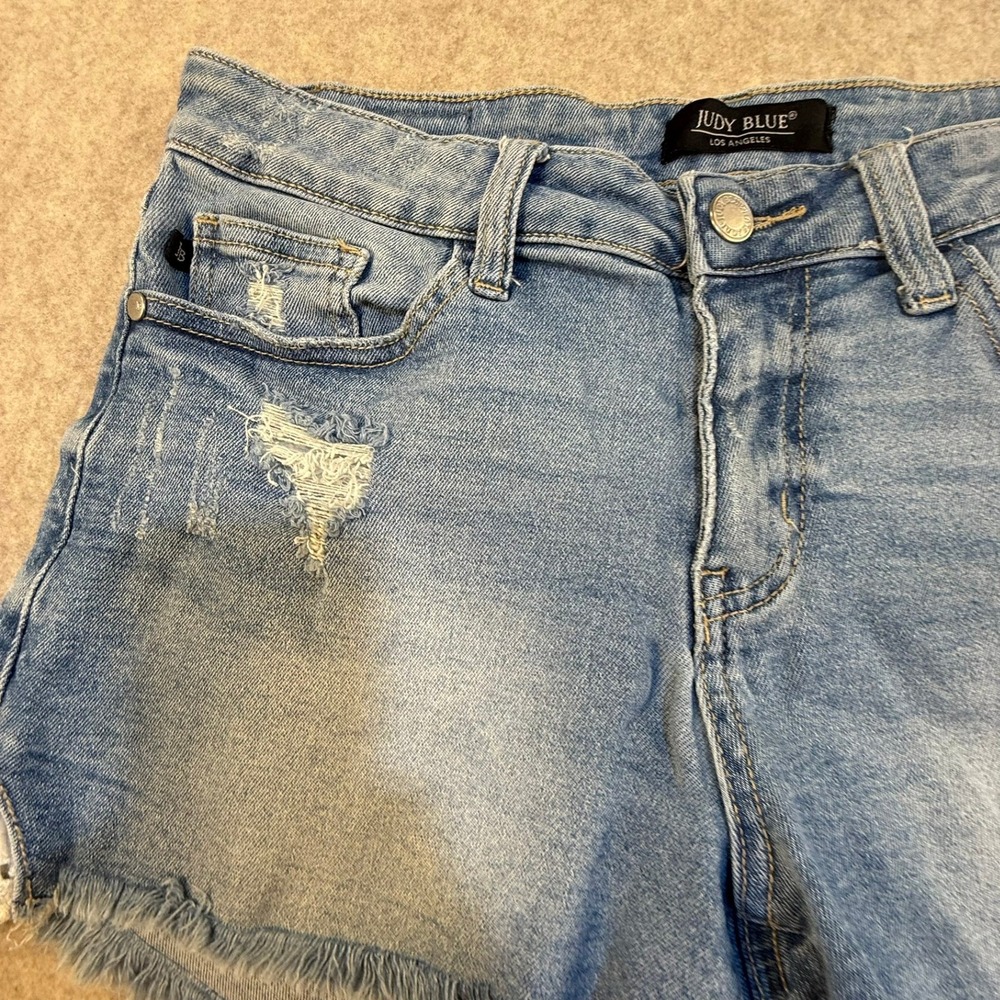 Judy Blue Distressed Denim Shorts Light Wash Crochet Lace Side Slit Size 28 - Picture 3 of 7